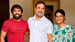 PTI : Wrestlers Bajrang Punia (L) and Vinesh Phogat (R) with Rahul Gandhi |